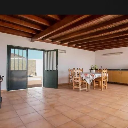 Nora Villa Masdache